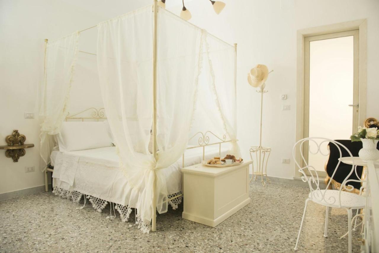 Dimora Cappuccini Guest House Cisternino Exterior foto